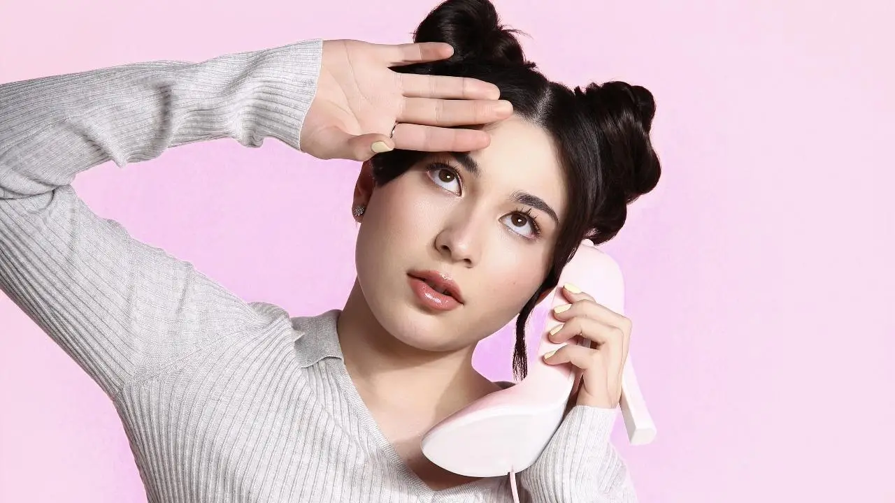 Ayumi estreia no cenário musical com o single “Loucura Minha”